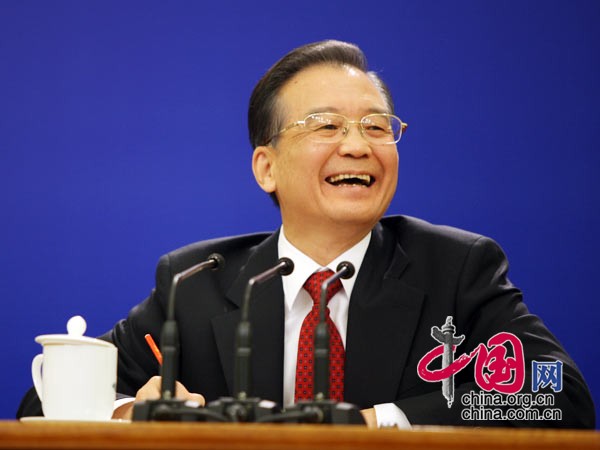 Le Premier ministre Wen Jiabao a tenu une conférence de presse le 13 mars à 10 h, suite à la séance de clôture de la 3e session de la XIe APN, et répondu aux questions des journalistes chinois et étrangers. China.org.cn a couvert cet évènement en direct. 7