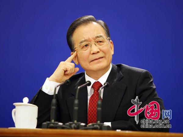 Le Premier ministre Wen Jiabao a tenu une conférence de presse le 13 mars à 10 h, suite à la séance de clôture de la 3e session de la XIe APN, et répondu aux questions des journalistes chinois et étrangers. China.org.cn a couvert cet évènement en direct. 8