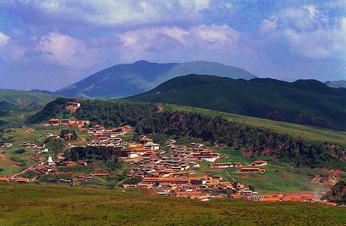 Automne dans le bourg Langmusi. (Photo prise en septembre 2002).