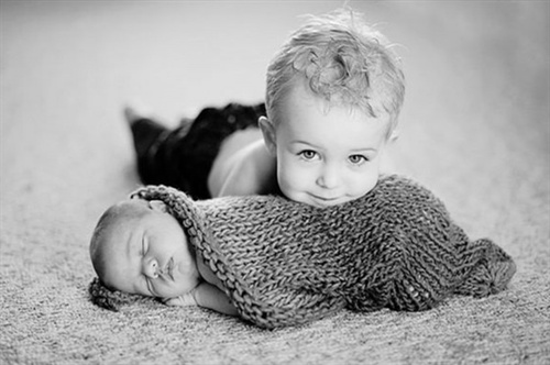 Un nouveau-né et un bébé, Lindsey Thompson, États-Unis 