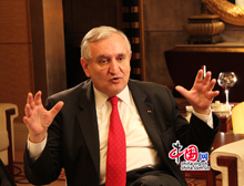 Le 31 mars à Beijing, M. Jean-Pierre Raffarin, ancien premier ministre français, a accordé à China.org.cn une interview sur les relations sino-françaises et sur l&apos;exposition universelle de Shanghai qui aura lieu du 1er mai au 31 octobre 2010. 