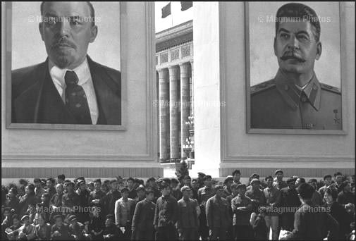 Le 1er mai 1964, une cérémonie sur la place Tian'anmen à Beijing, 