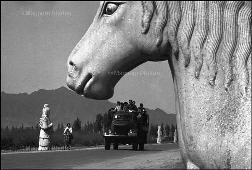 En 1964, la voie sacrée vers le Tombeau de la dynastie Ming. 