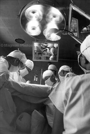 En 1965, une opération du cœur sur une fillette de 12 ans. 
