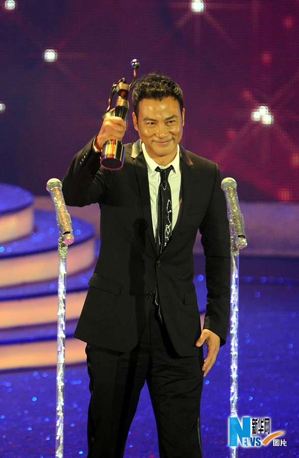 L'acteur hongkongais Simon Yam a remporté le prix du meilleur acteur pour Echoes of the Rainbow.