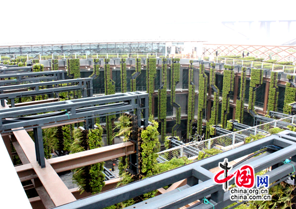 Le jardin vertical dans le pavillon de la France à l&apos;Exposition universelle de Shanghai