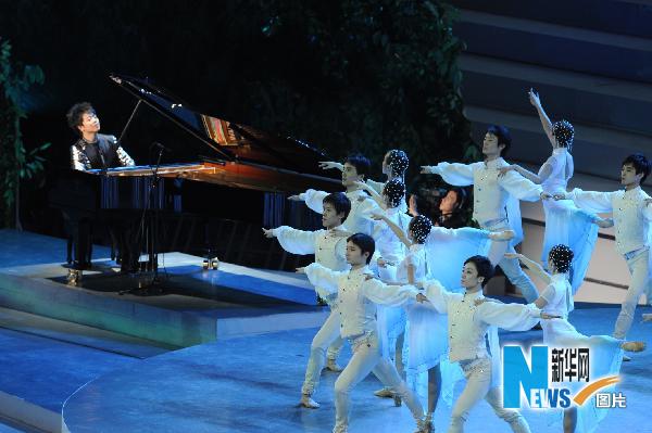 Lang Lang interprète le thème principal de l'Expo de Shanghai
