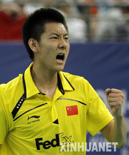 Chen Jinqing, joueur de l'équipe chinoise de badminton, célèbre son score.