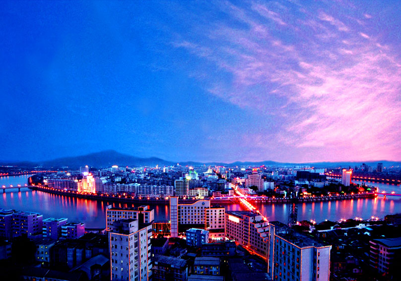 Panorama nocturne de Meizhou. 