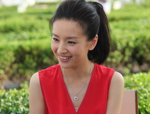 La belle actrice chinoise Dong Jie au pavillon France