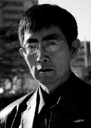 Beidao : Poète chinois né en 1949, de son nom original Zhao Zhenkai