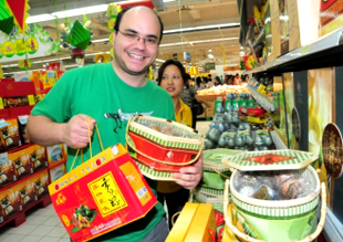 Un professeur américain rentre aux États-Unis avec des zongzi chinois