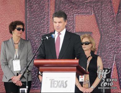Discours du gouverneur du Texas, Rick Perry, lors de la cérémonie.
