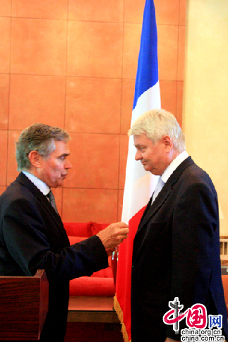 Hervé Ladsous reçoit l'insigne d'Officier de la Légion d'honneur