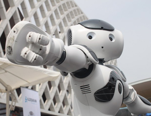 Célébration de la Journée nationale du pavillon France : danse de robots
