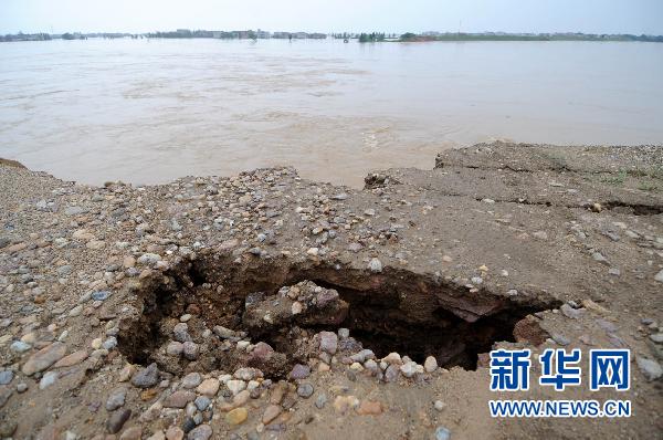 La première rupture de la digue Changkai à Fuzhou, dans la province du Jiangxi. (Photo prise le 22 juin) 1