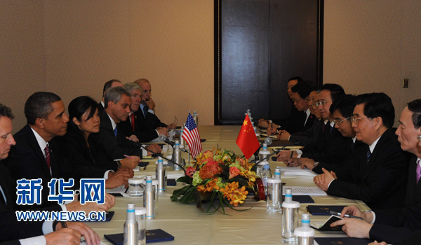 Les présidents chinois et américain discutent des relations bilatérales à Toronto