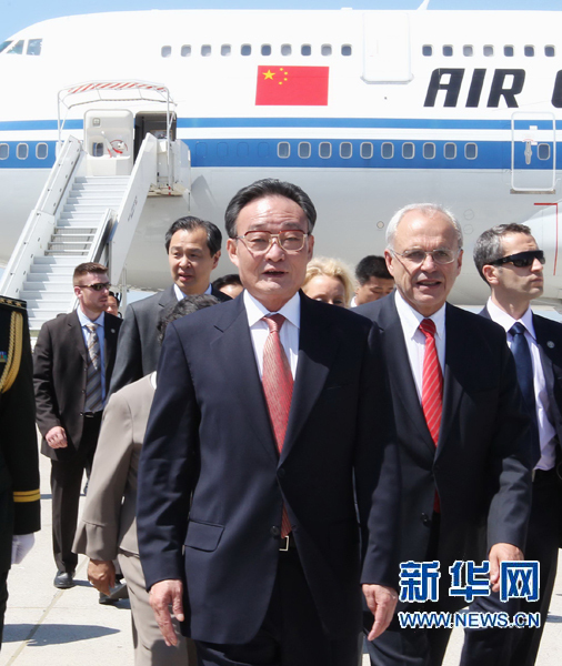 Le président du Parlement chinois arrive à Paris pour une visite de sept jours