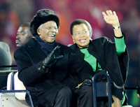 Mandela fait une brève apparition à la cérémonie de clôture de la Coupe du monde