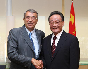Rencontre entre Wu Bangguo et le président du Conseil régional de Rhône-Alpes sur les liens bilatéraux