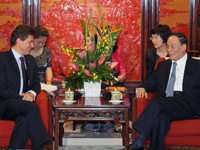 Un vice-Premier ministre chinois rencontre le président du groupe d'assurance français AXA