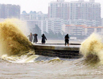 Le typhon Chanthu frappe le sud de la Chine