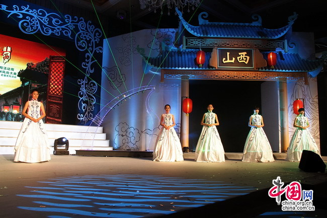 Sur le thème « La civilisation de 5000 ans du Shanxi », la semaine de la mode asiatique avait été inaugurée le 24 juillet dans l&apos;hôtel Xinghewan de Taiyuan. 5