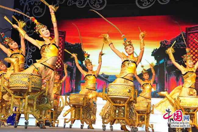 Sur le thème « La civilisation de 5000 ans du Shanxi », la semaine de la mode asiatique avait été inaugurée le 24 juillet dans l&apos;hôtel Xinghewan de Taiyuan. 6