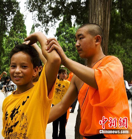 Des jeunes d&apos;origine chinoise apprennent le kung-fu au temple de Shaolin