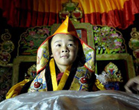 Le sixième Bouddha Vivant Dezhub intronisé au Tibet