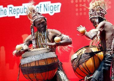 Le pavillon du Niger à l'Exposition universelle de Shanghai a célébré mardi sa Journée nationale, en présentant aux visiteurs de l'expo des spectacles magnifiques. 3