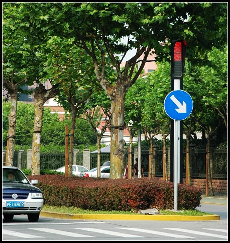 Les feux de circulation sont différents de ceux du centre-ville de Shanghai