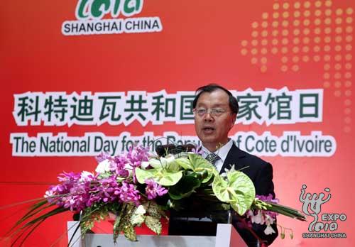 Hua Junduo, le commissaire général de la Chine pour l'Expo universelle 2010, prononce un discours