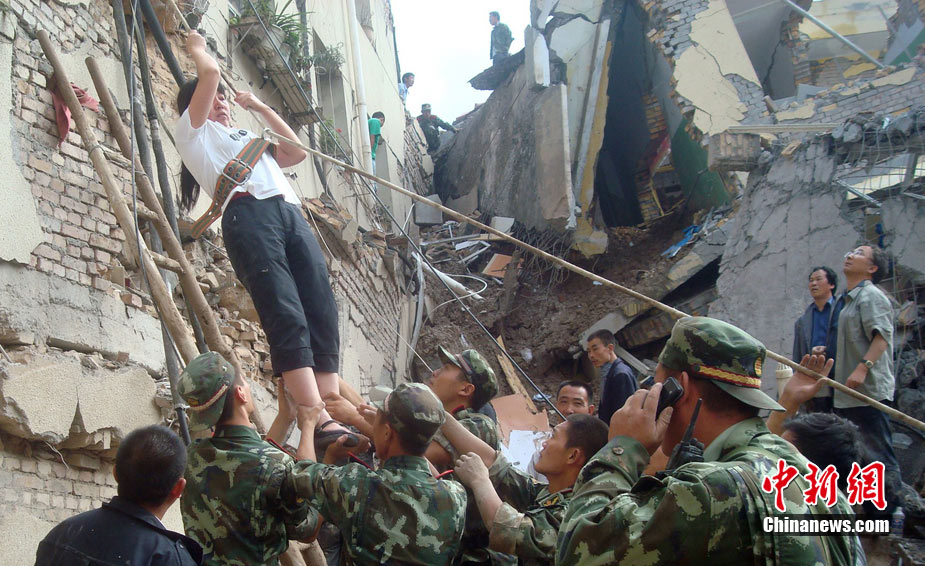 Les secours s&apos;organisent après les coulées de boue de Zhouqu 