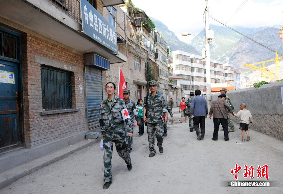 Les secours s'organisent après les coulées de boue de Zhouqu 