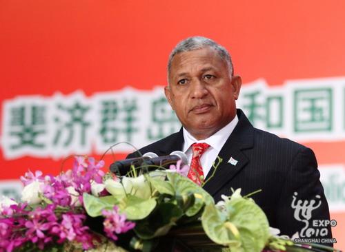 Le Premier ministre des Fidji, Bainimarama, prononce un discours lors de la cérémonie. 