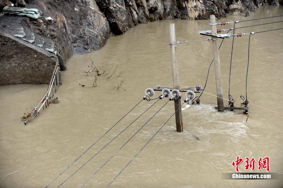 Baisse du niveau des eaux du lac de barrage à Zhouqu 