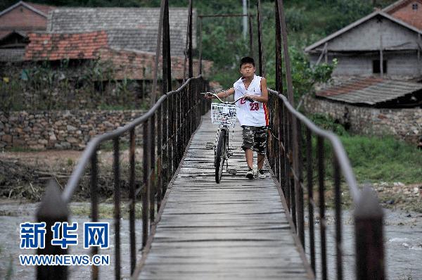 L&apos;autorité chinoise de contrôle des inondations appelle à redoubler d&apos;efforts pour contenir les inondations de la rivière Yalu