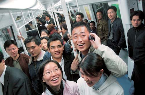 Le 28 décembre 2004, le métro de Shenzhen entre en service.