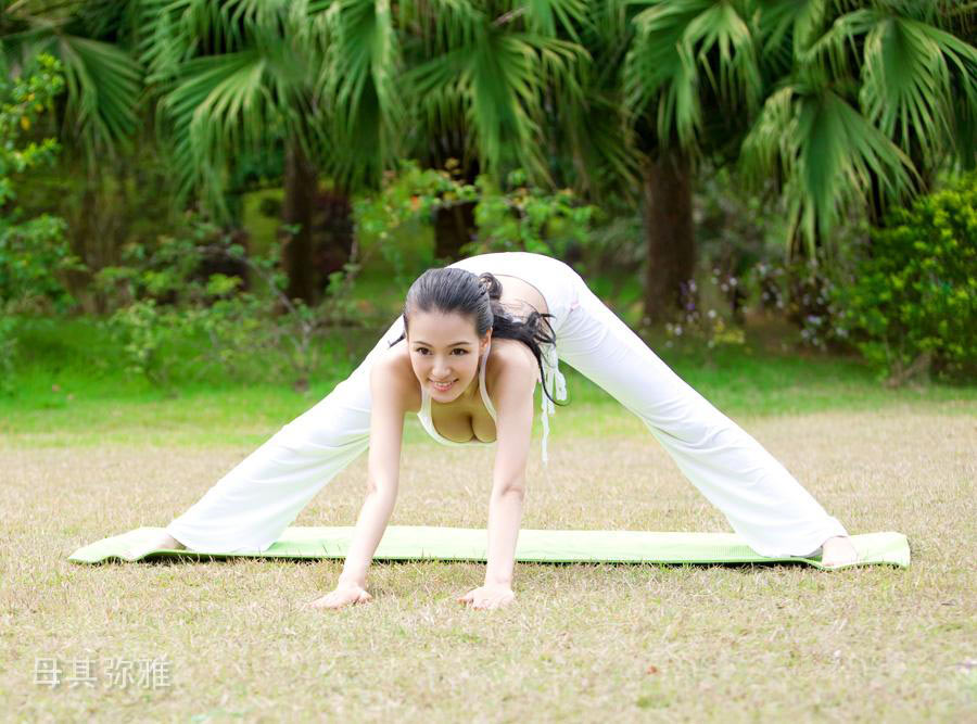 Muqimiya, la plus belle enseignante de yoga de Chine