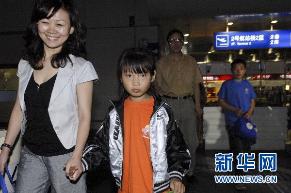 Le 26 août au soir, les enfants de Zhouqu arrivent à Beijing pour se reposer.