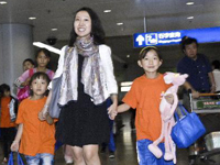 Les douze premiers enfants de Zhouqu arrivent à Beijing pour se reposer