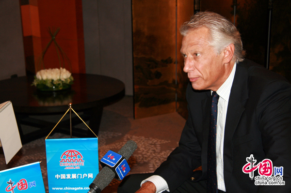 Dominique de Villepin : La crise financière reflète la stabilité de l&apos;économie chinoise
