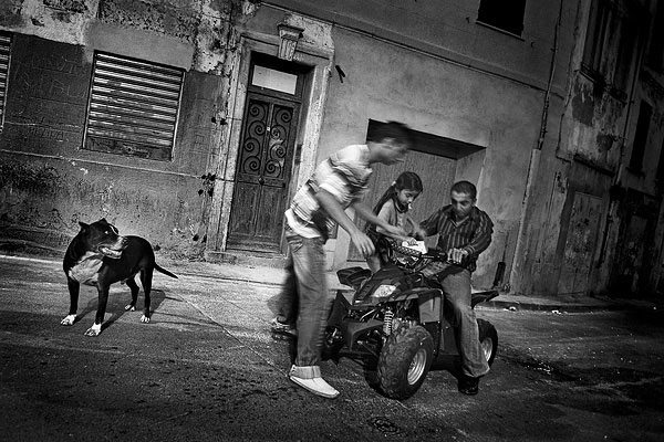 Photo: La vie quotidienne des gitans de St. Jacques en France