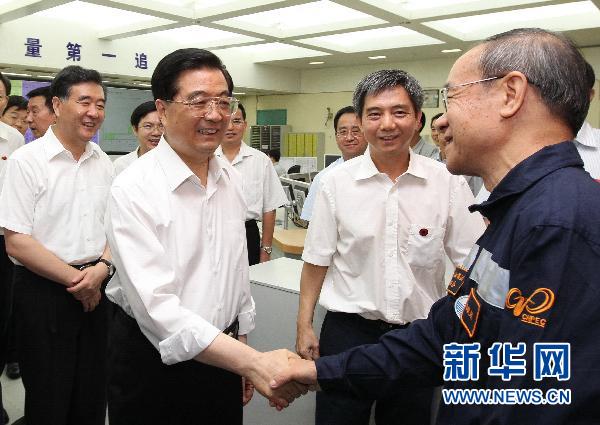 Le 7 septembre, le président chinois Hu Jintao a inspecté la base de Daya Bay à Shenzhen, après sa participation au rassemblement pour marquer le 30e anniversaire de l'établissement de la première zone économique spéciale de Chine. 