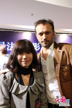 صورة مع الممثل الفرنسي فنسنت بيريز 