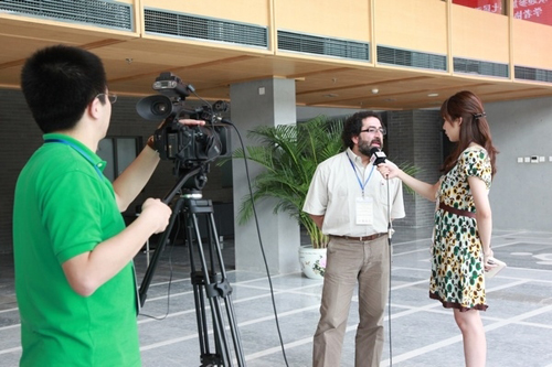 Entrevistó con un doctor colombiano especialista en historia y cultura china