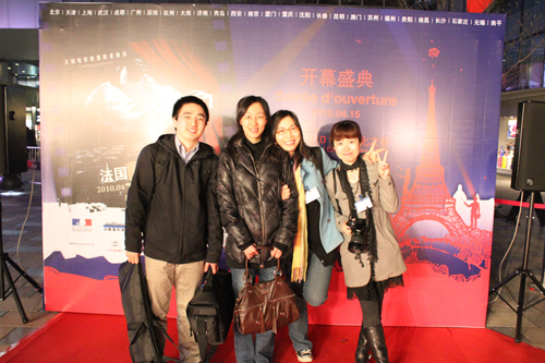 La versión francesa cubre la inauguración del Festival Cultural China-Francia