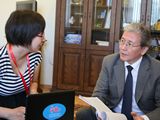 Wu Binbin interviewe le chef du département Asie-Afrique du ministère des Affaires étrangères du Kazakhstan.