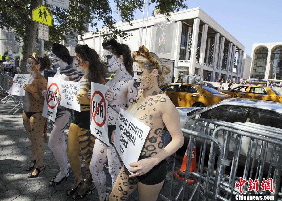 Semaine de la mode à New York : Manifestation anti-fourrure